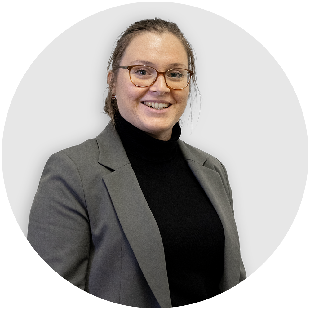 Junge Frau mit blond braunem Haar